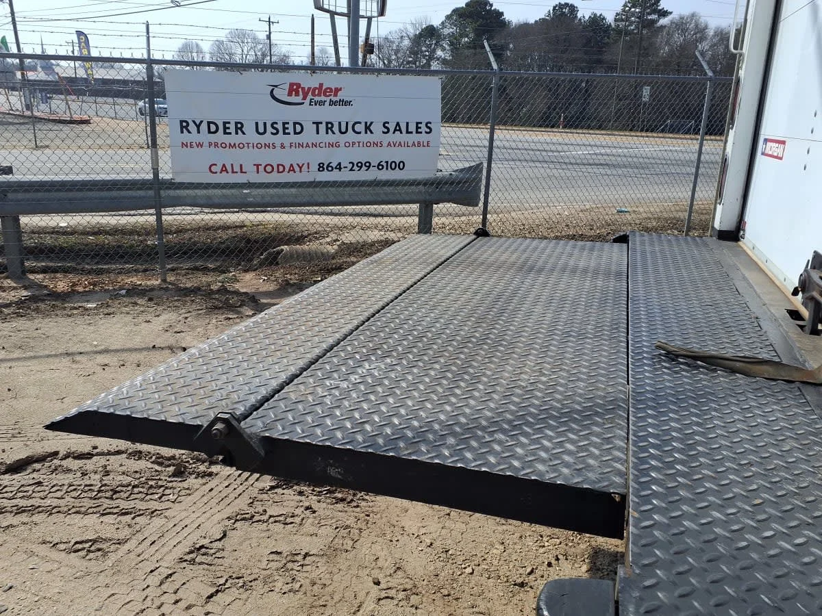 2014 Isuzu NPR - image 15