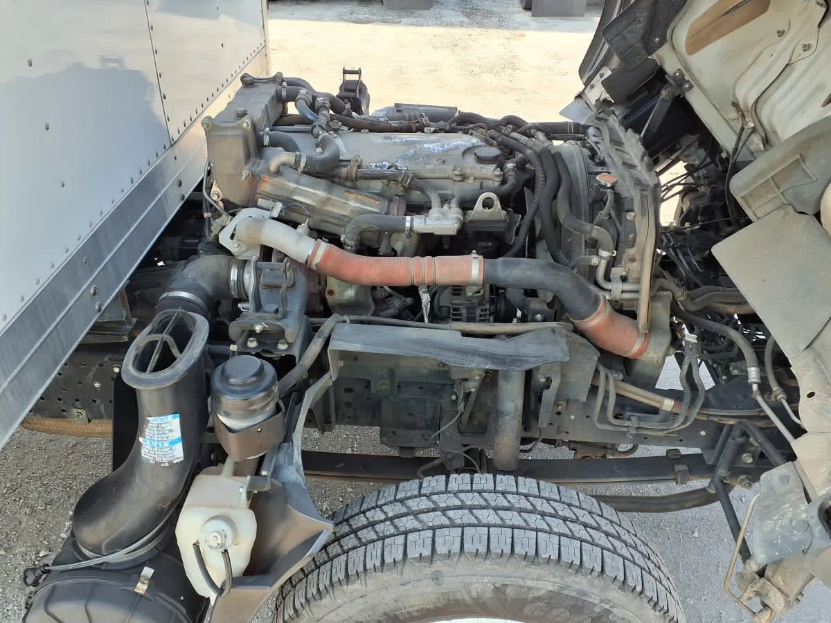 2014 Isuzu NPR - image 10