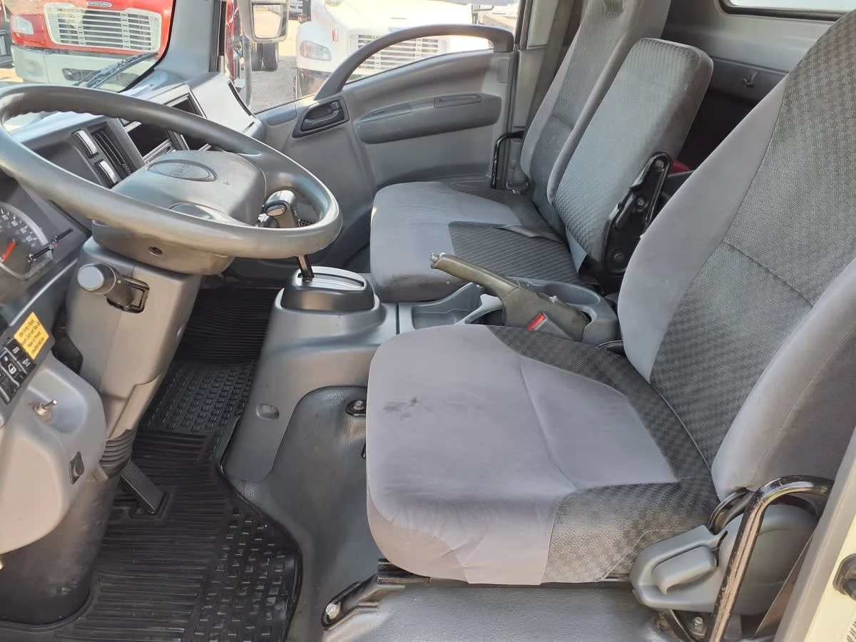 2014 Isuzu NPR - image 7