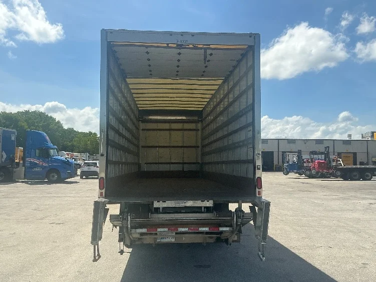 2020 Hino 268 in Medley, FL — photo 8