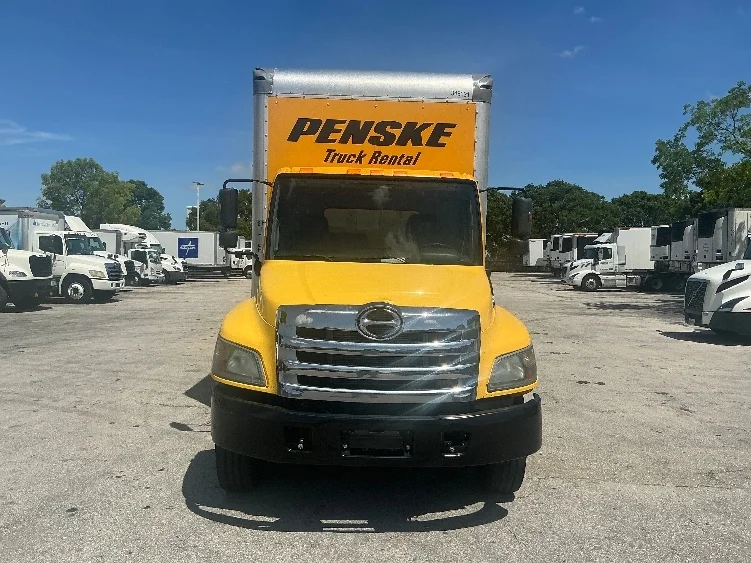 2020 Hino 268 in Medley, FL — photo 2