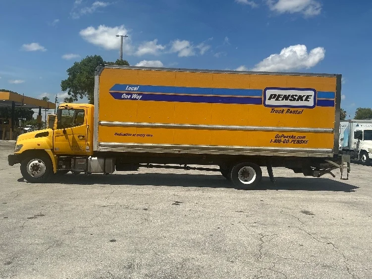2020 Hino 268 in Medley, FL — photo 4