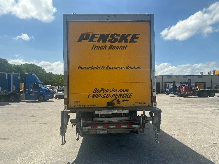 2020 Hino 268 in Medley, FL — photo 7