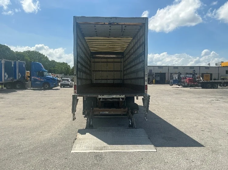 2020 Hino 268 in Medley, FL — photo 9