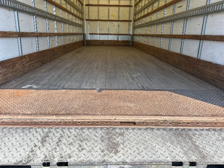 2020 Hino 268 in Medley, FL — photo 10