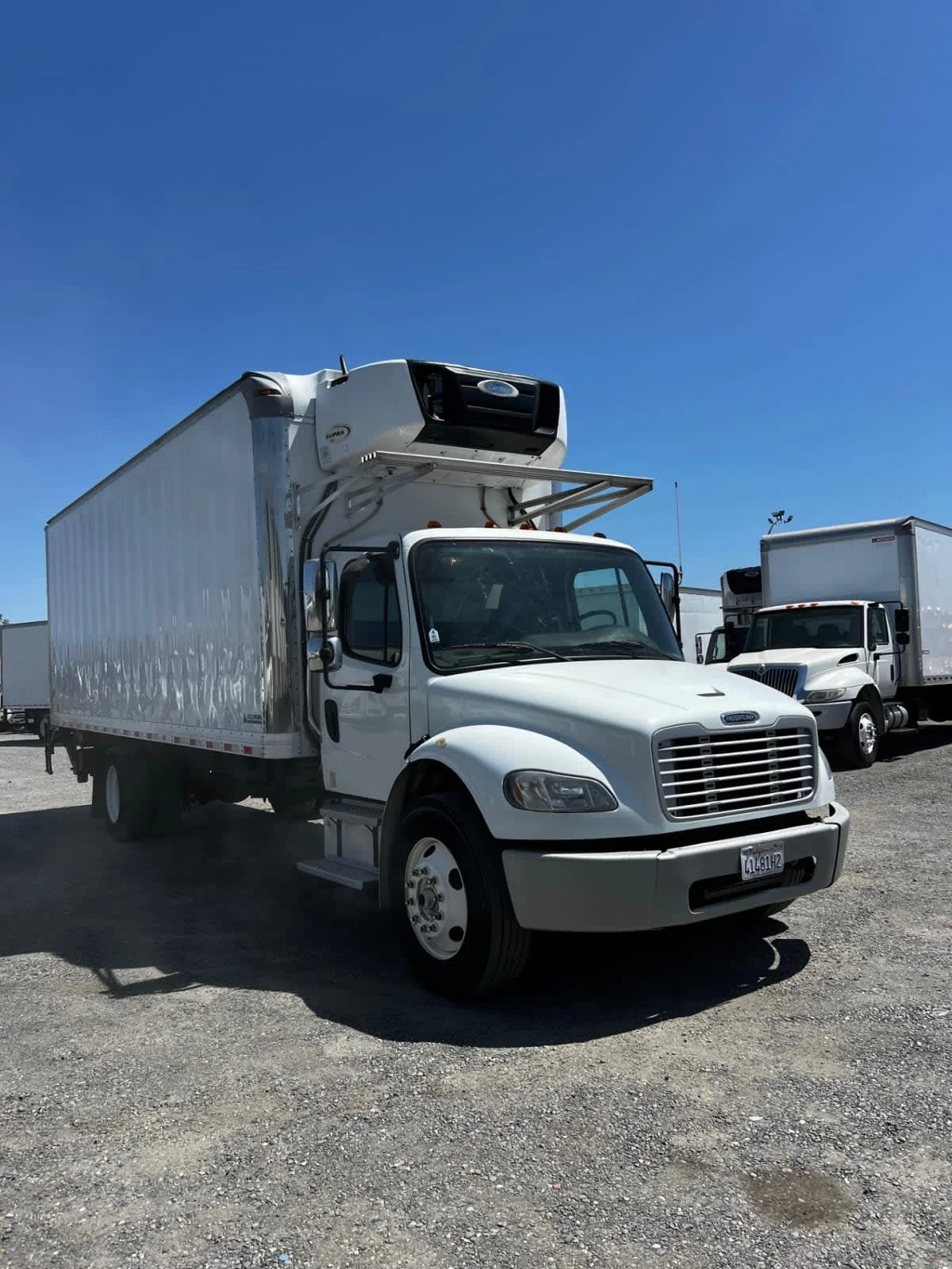 2018 Freightliner M2 106 - image 3
