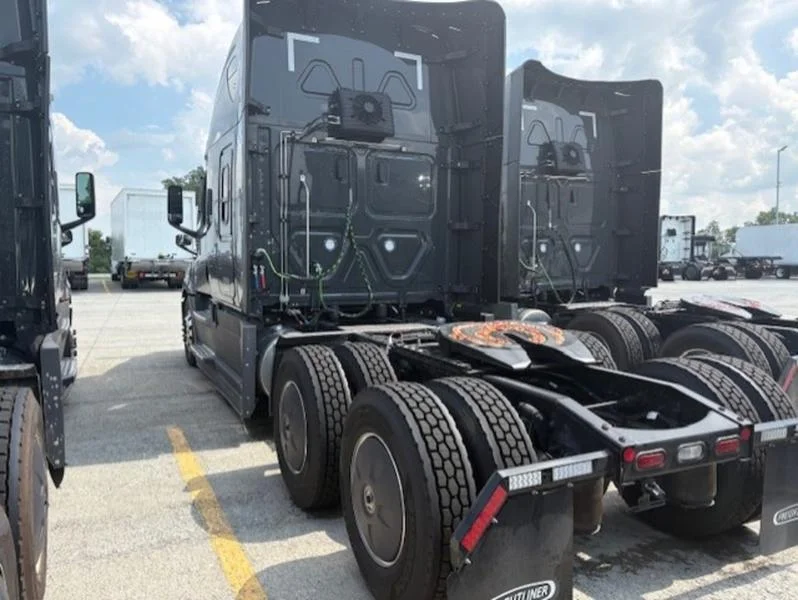 2026 Freightliner Cascadia in Columbus, OH — photo 3