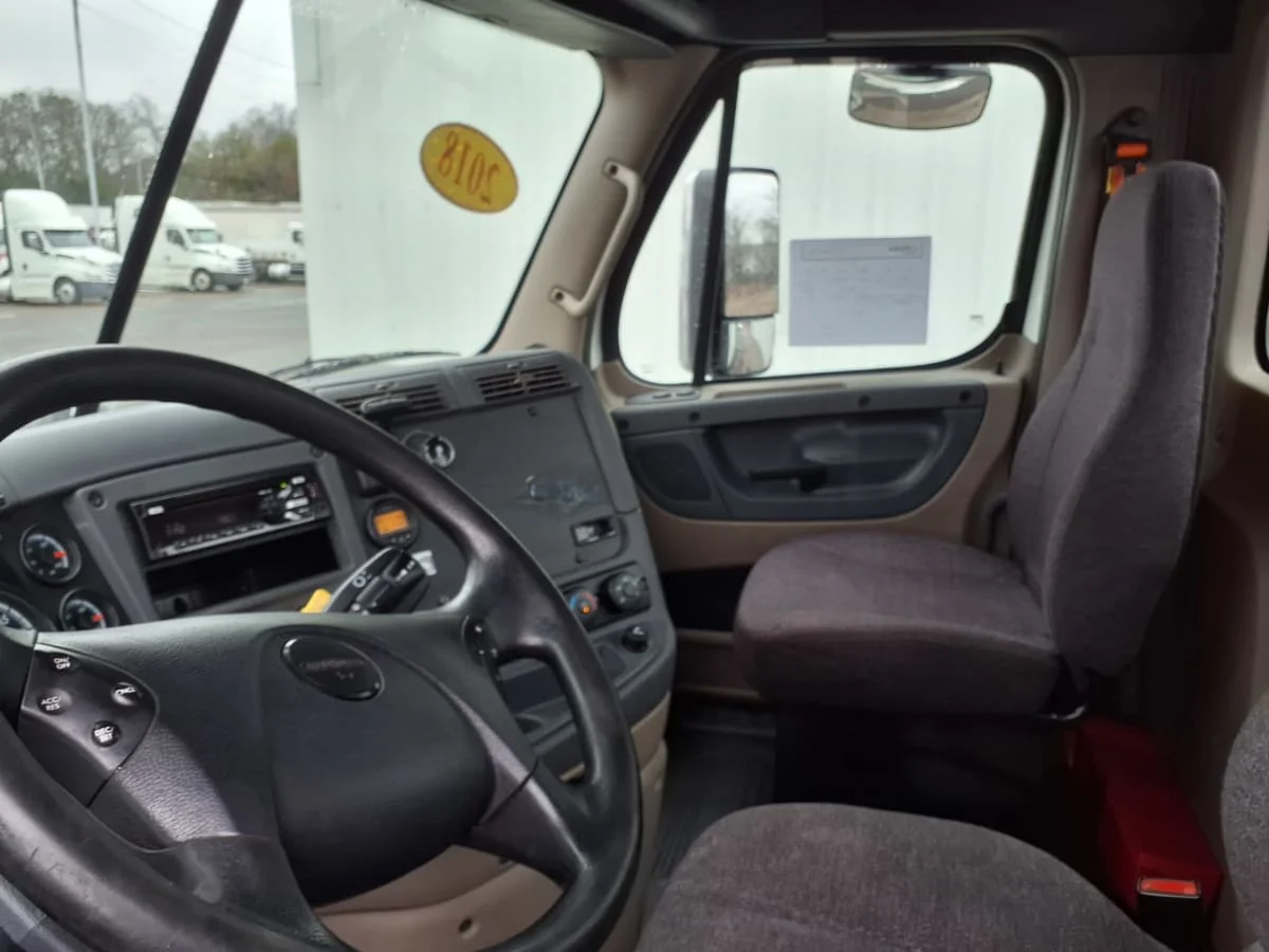 2018 Freightliner Cascadia in Knoxville, TN — photo 7