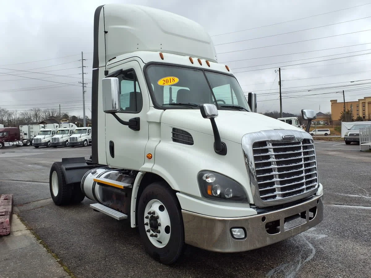 2018 Freightliner Cascadia in Knoxville, TN — photo 3