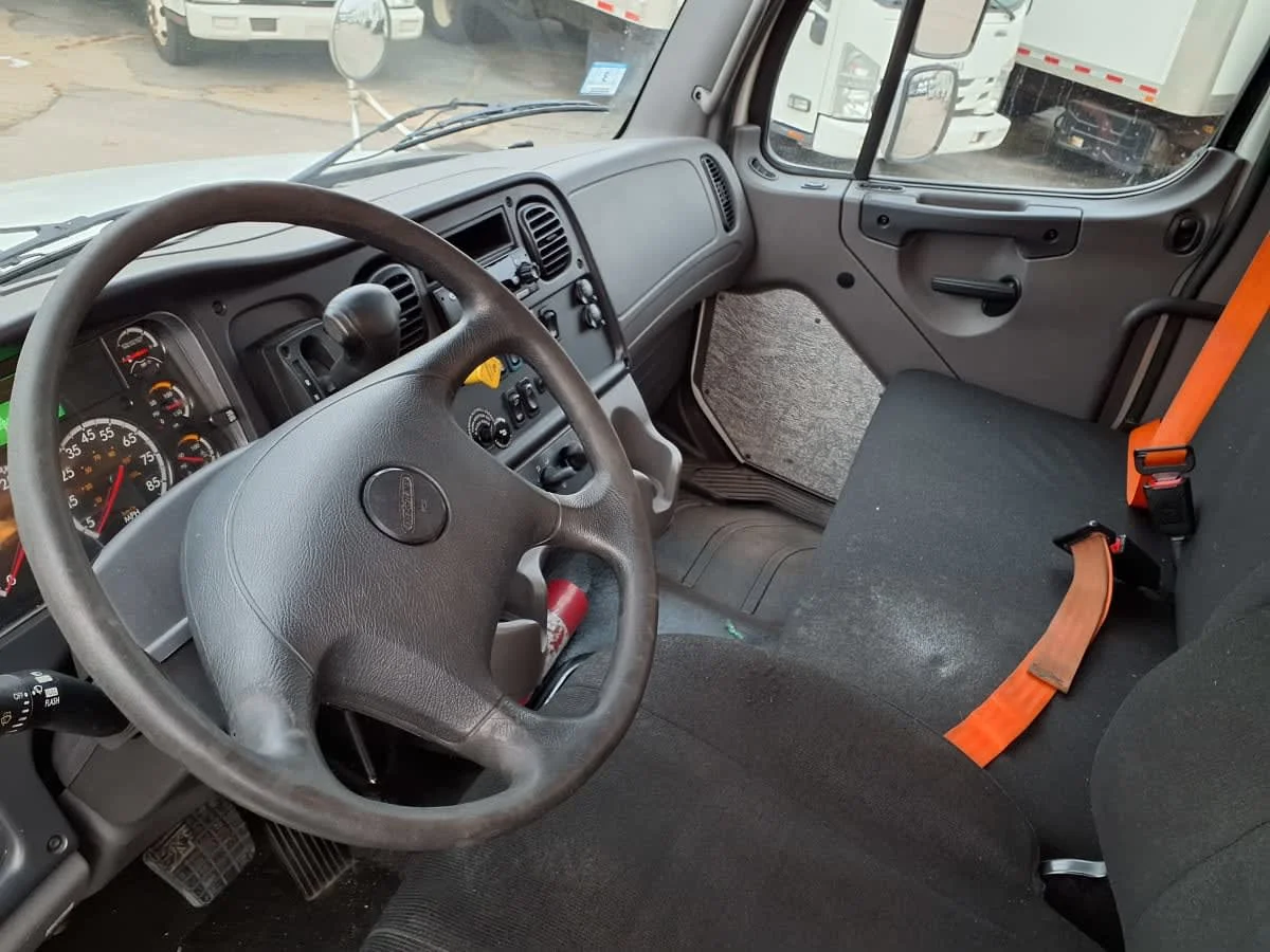 2020 Freightliner M2 106 - image 7