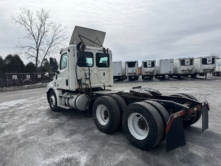 2019 Freightliner Cascadia in Middlefield, OH — photo 5