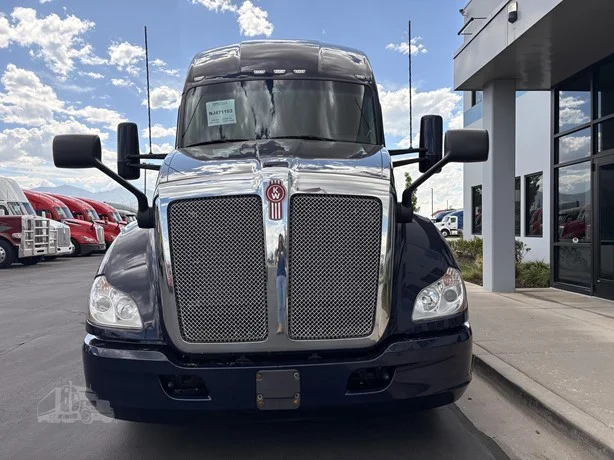 2022 Kenworth T680 in Salt Lake City, UT — photo 2