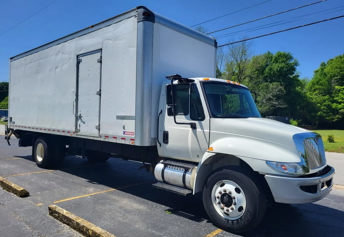 2019 International 4300 in Newark, NJ — photo 2