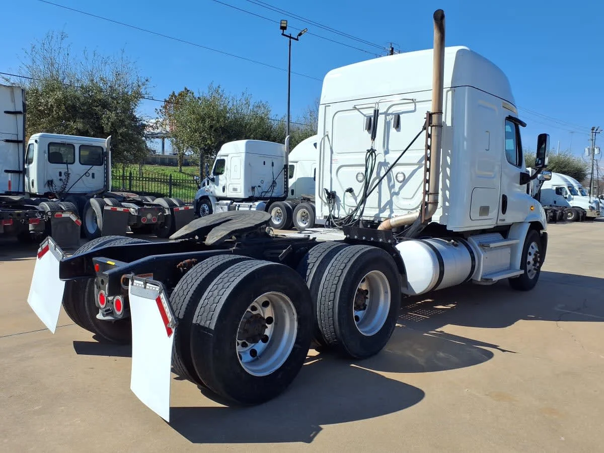 2020 Freightliner Cascadia - image 4