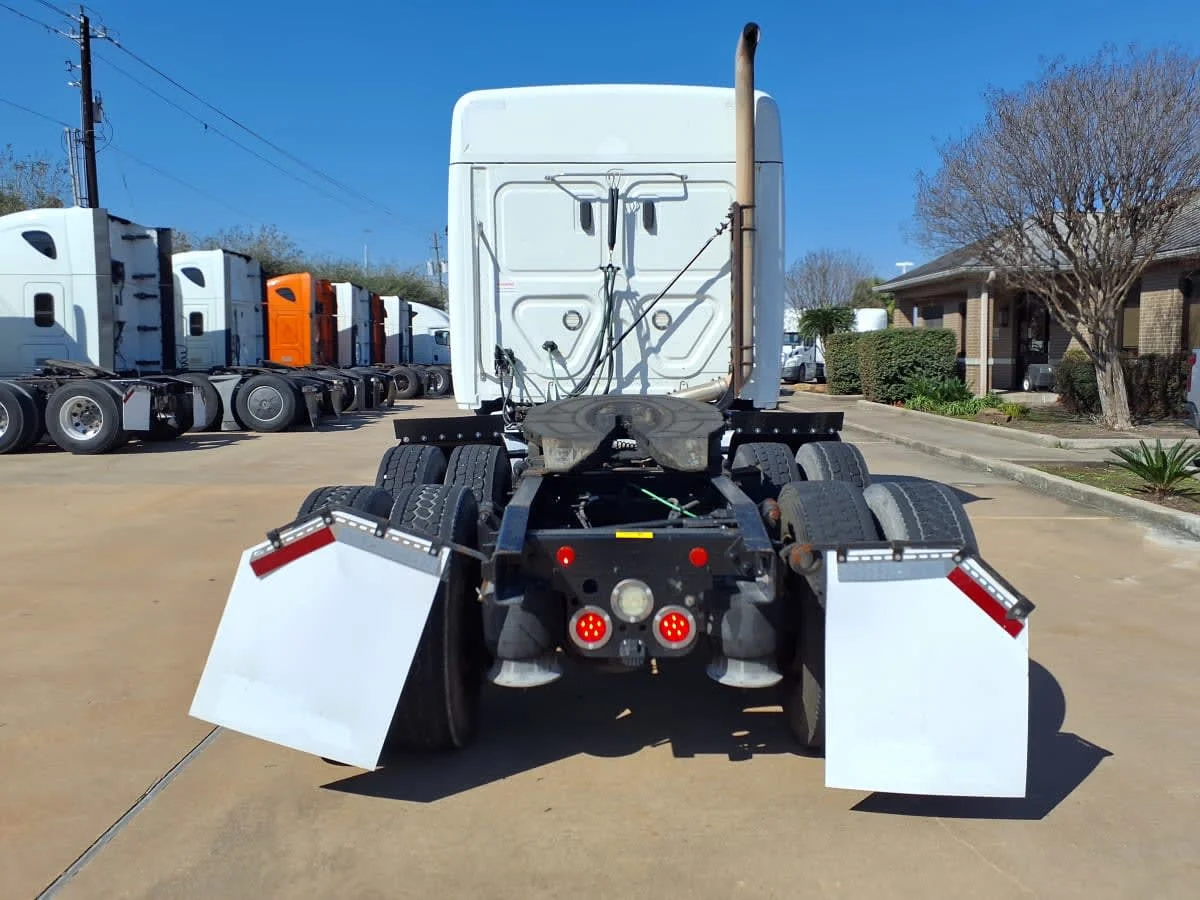 2020 Freightliner Cascadia - image 5