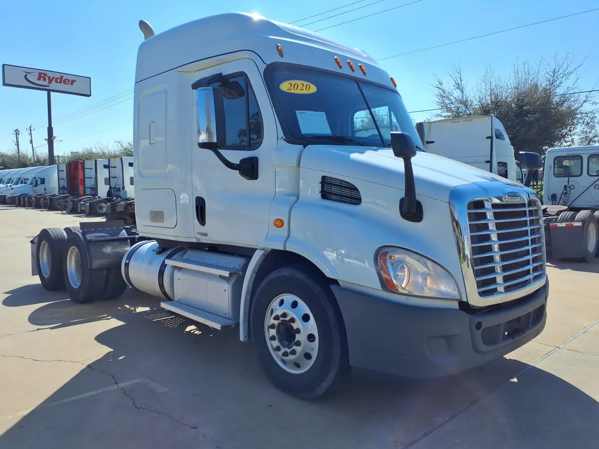 2020 Freightliner Cascadia - image 3