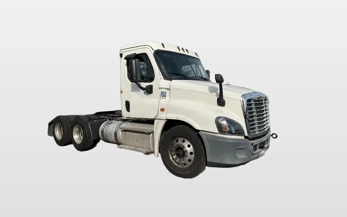 2019 Freightliner Cascadia - image 1