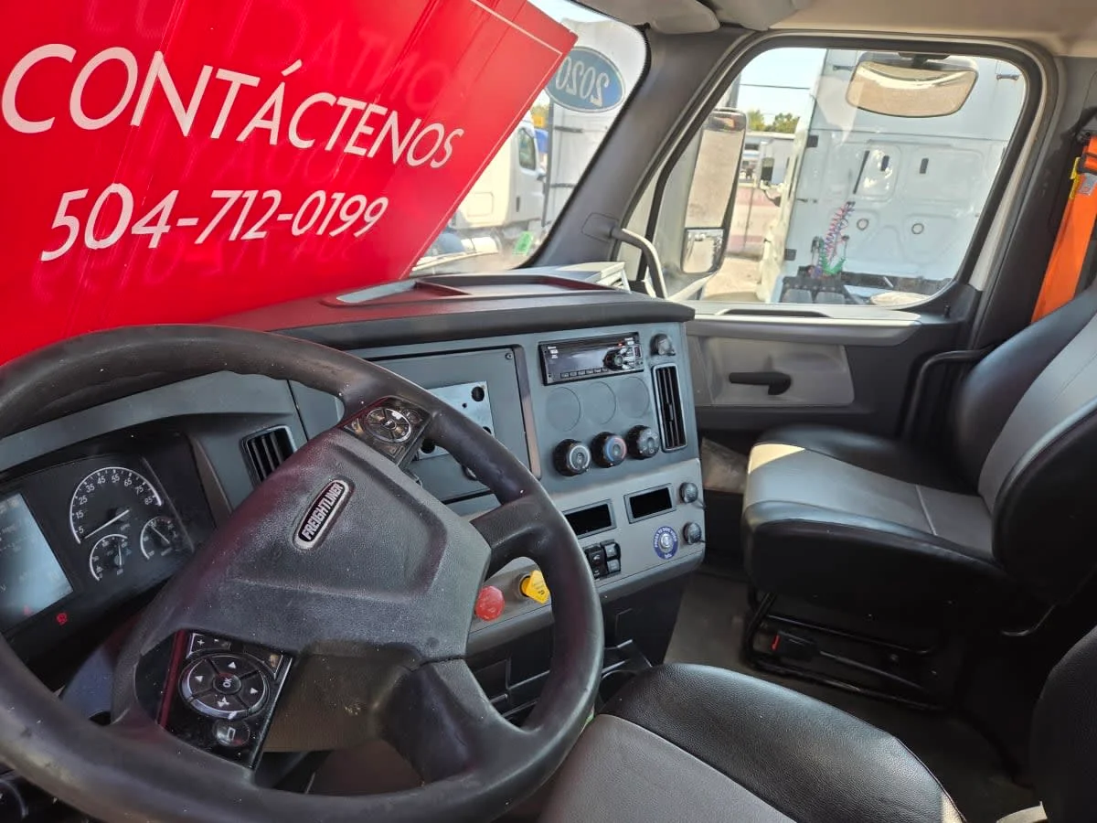 2020 Freightliner Cascadia in St. Rose, LA — photo 7
