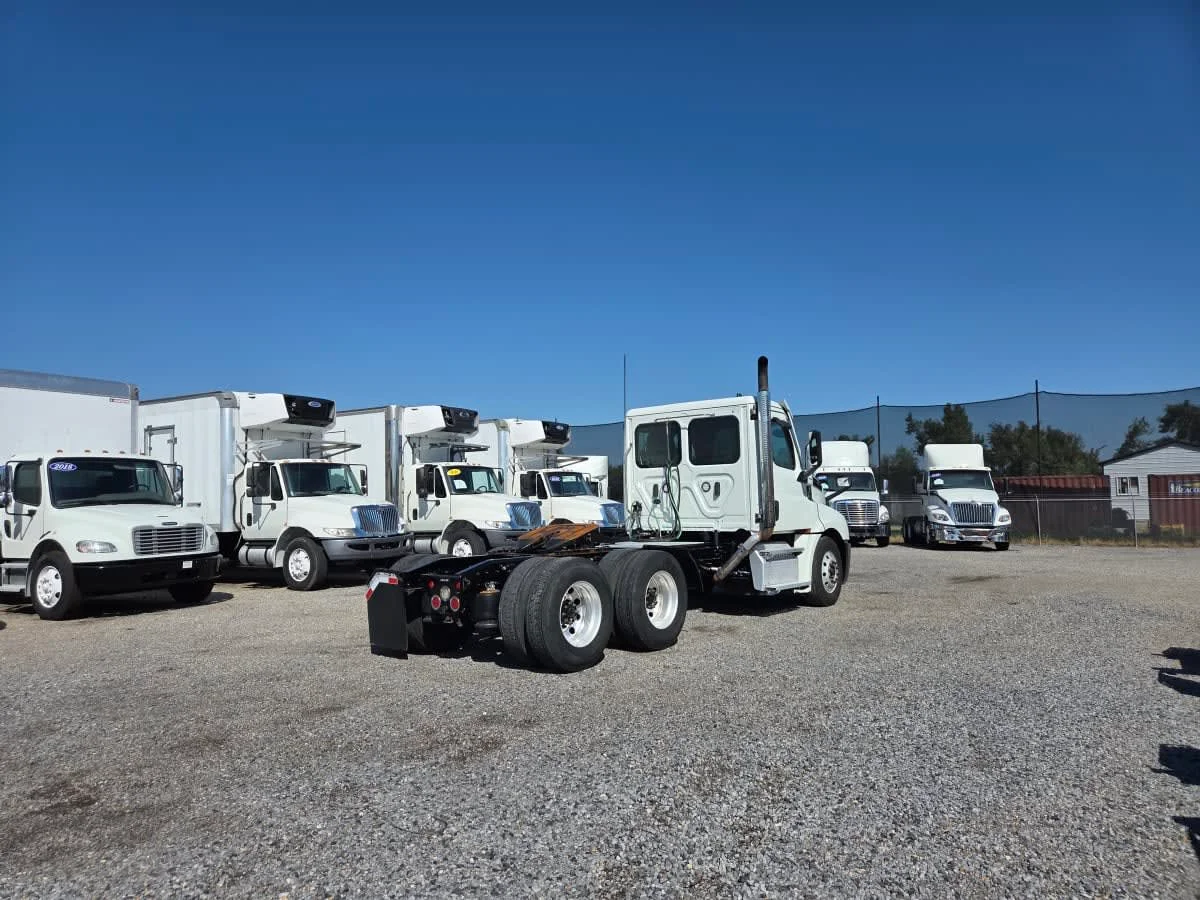 2020 Freightliner Cascadia in St. Rose, LA — photo 4