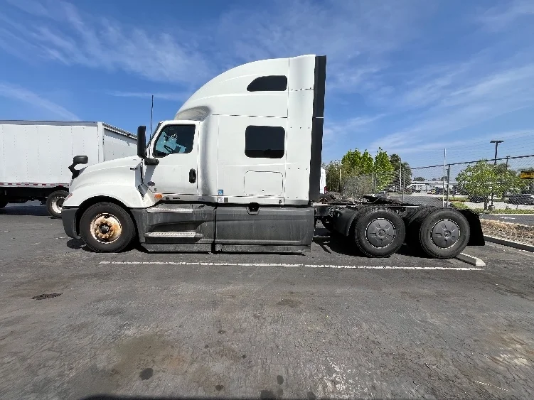 2023 International LT - image 4