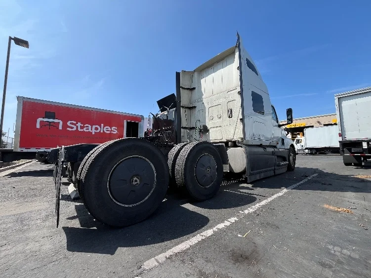 2023 International LT - image 7