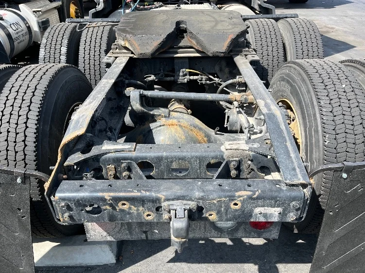 2023 International LT - image 6