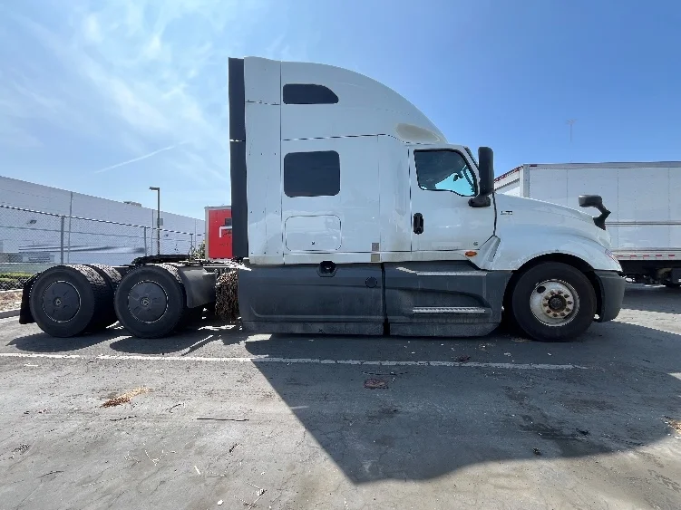 2023 International LT - image 8