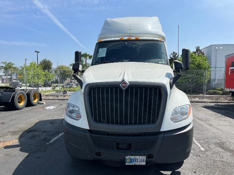 2023 International LT - image 2