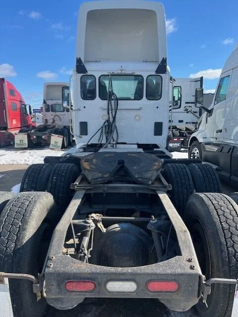 2020 Peterbilt 579 - image 1