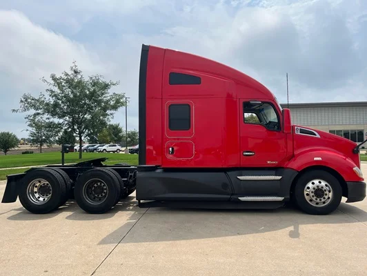2022 Kenworth T680 in Cedar Rapids, IA — photo 25