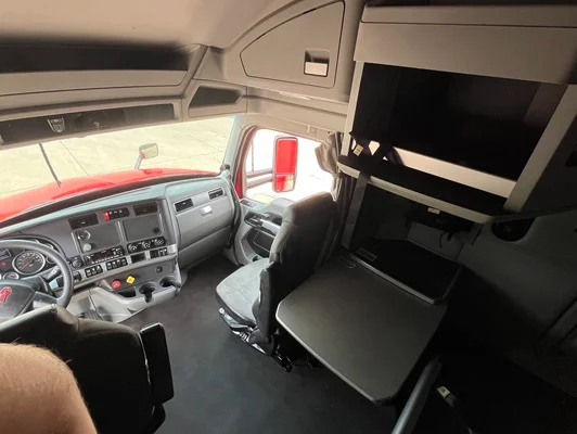2022 Kenworth T680 in Cedar Rapids, IA — photo 8