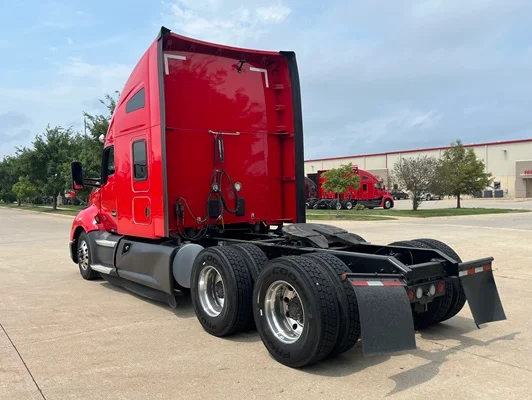 2022 Kenworth T680 in Cedar Rapids, IA — photo 22