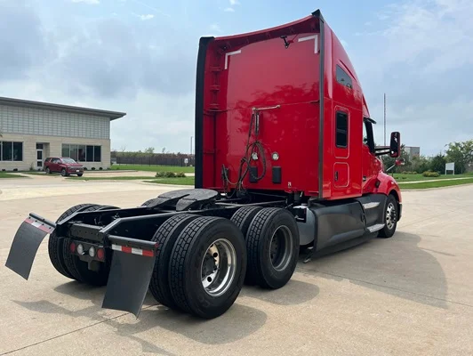 2022 Kenworth T680 in Cedar Rapids, IA — photo 24
