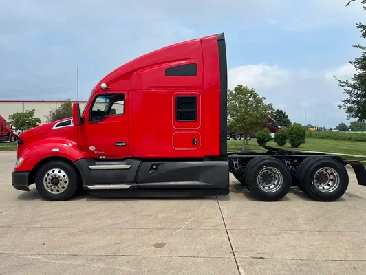 2022 Kenworth T680 in Cedar Rapids, IA — photo 21