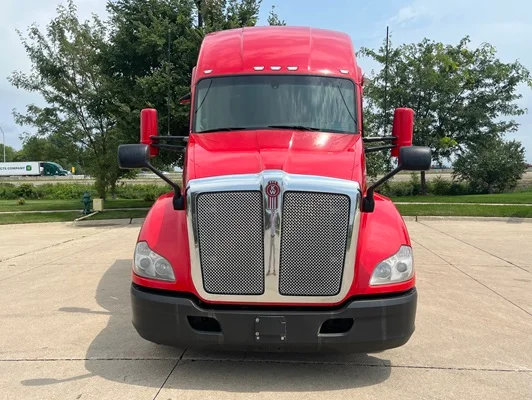 2022 Kenworth T680 in Cedar Rapids, IA — photo 26