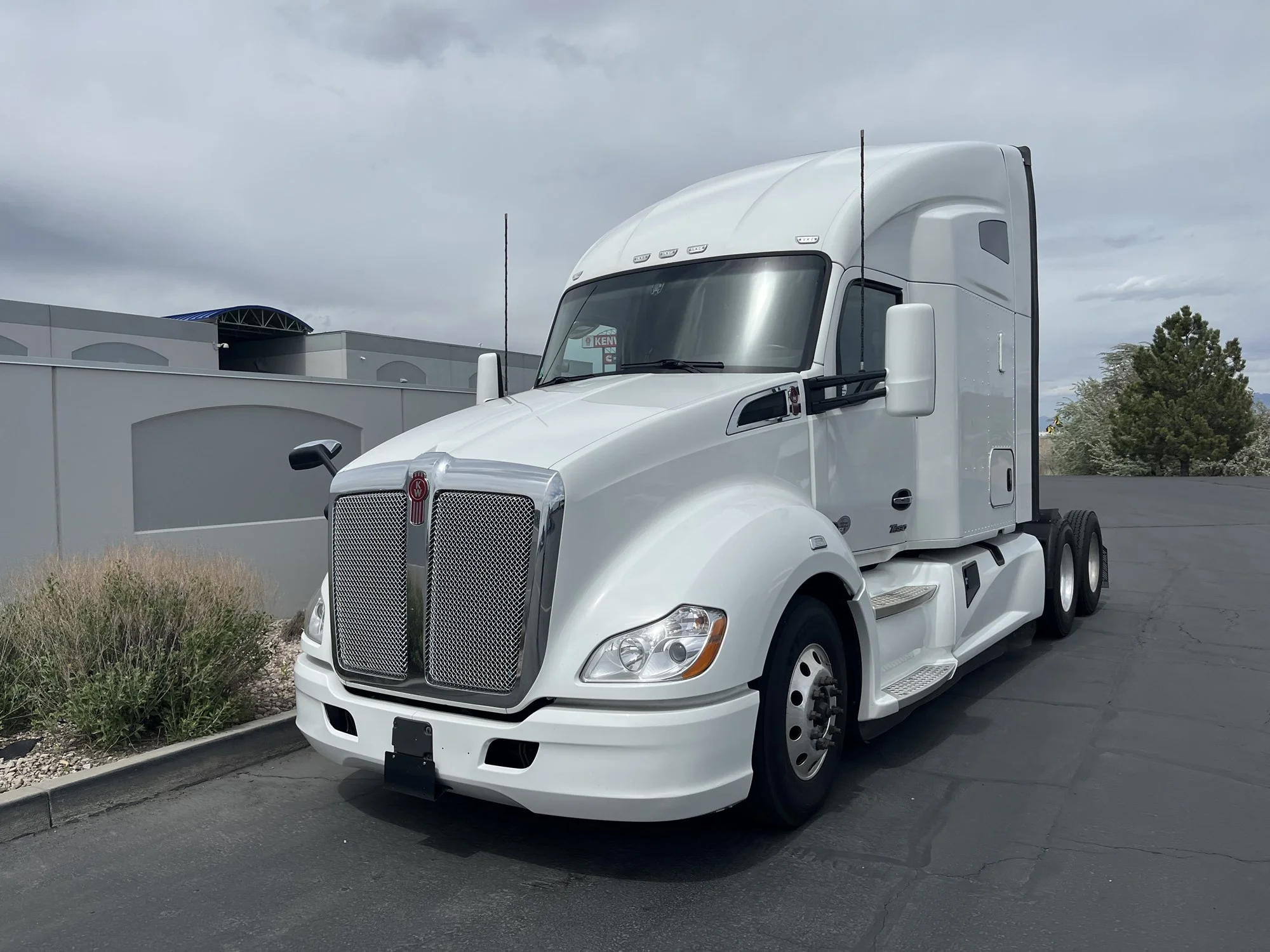 2022 Kenworth T680 - image 2