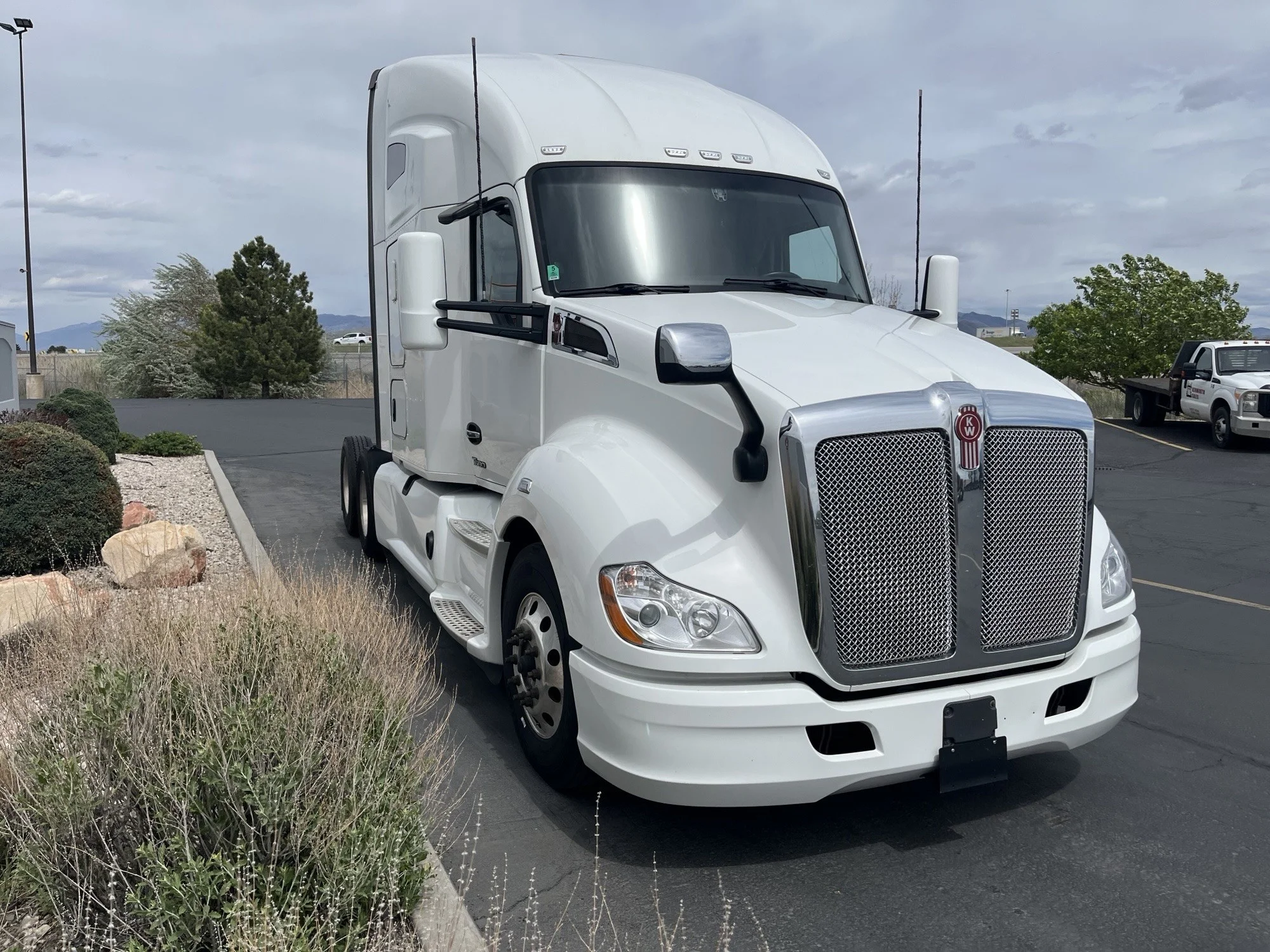 2022 Kenworth T680 - image 3
