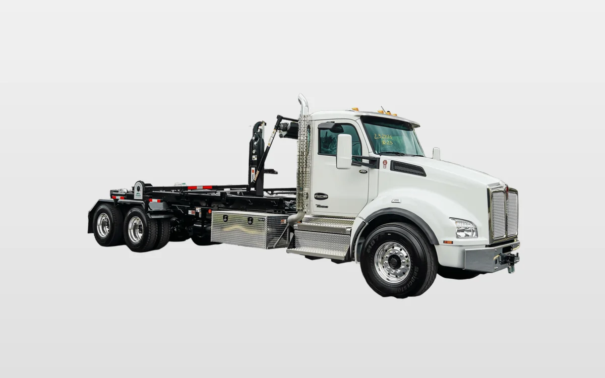 2025 Volvo - image 1