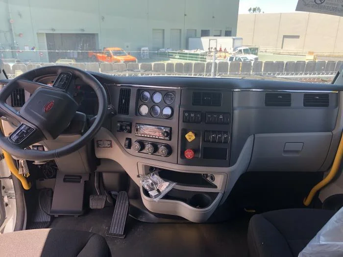 2025 Peterbilt 579 — photo 7