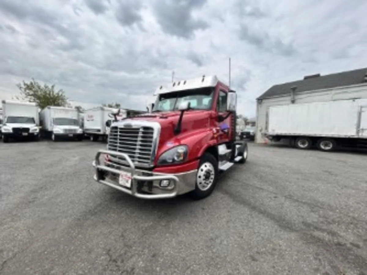 2019 Freightliner Cascadia in Newark, NJ