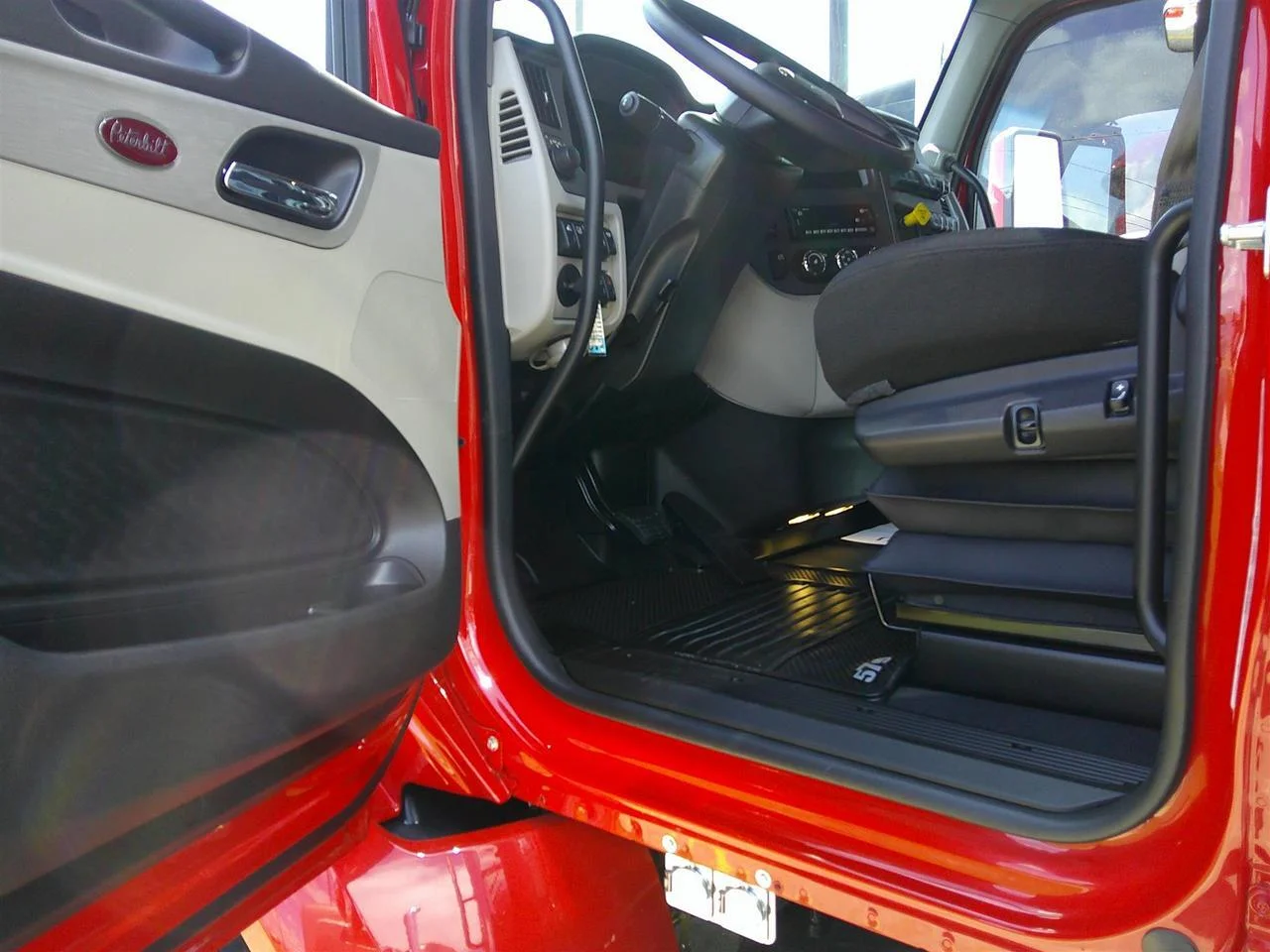 2027 Peterbilt 579 in Fargo, ND — photo 11