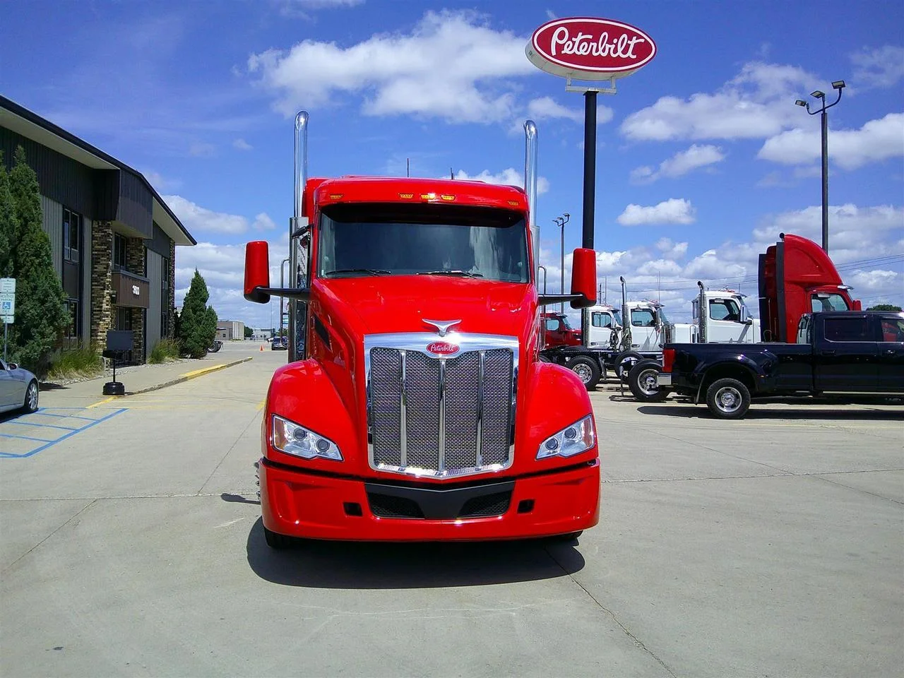 2027 Peterbilt 579 in Fargo, ND — photo 2