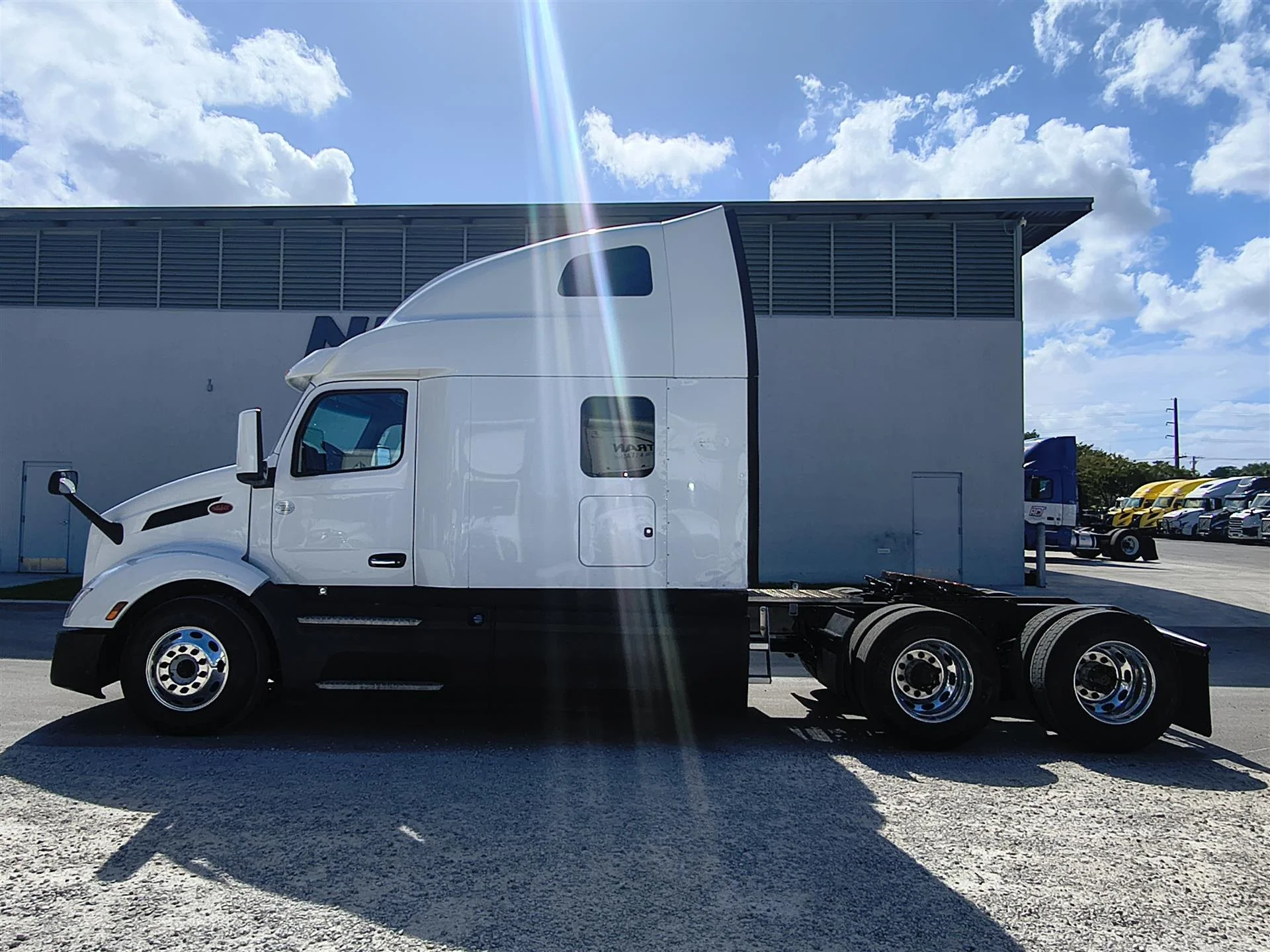 2023 Peterbilt 579 - image 7