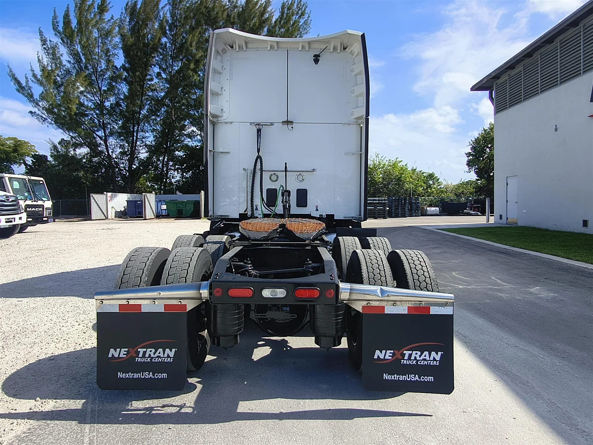 2023 Peterbilt 579 - image 5