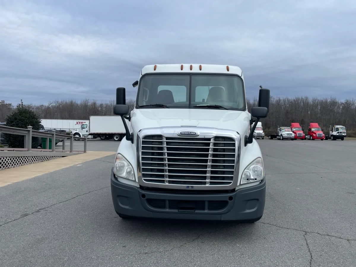 2019 Freightliner Cascadia in North Little Rock, AR — photo 2