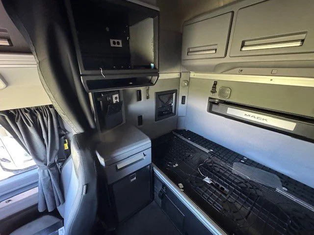 2020 Mack Anthem - image 6