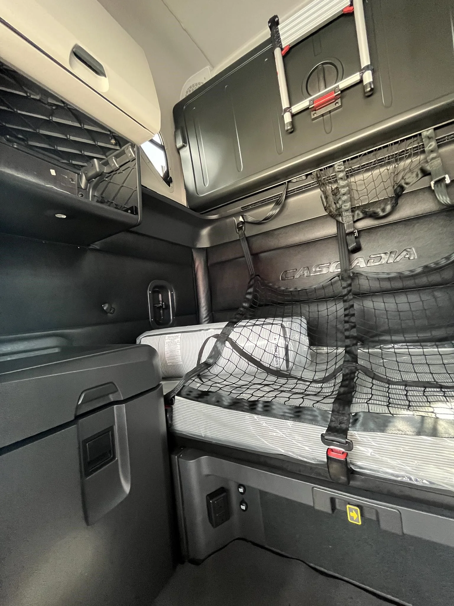 2023 Freightliner Cascadia in Jacksonville, FL — photo 9