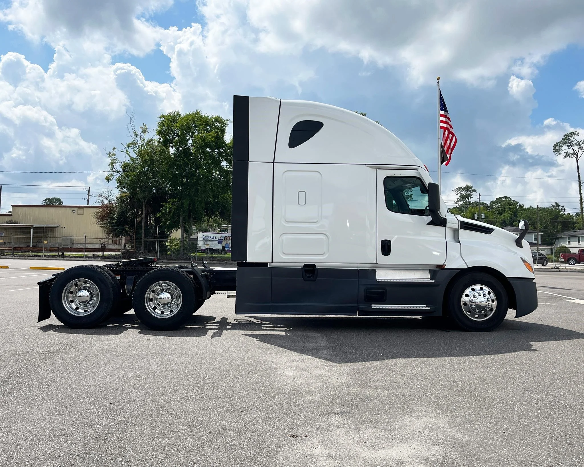 2023 Freightliner Cascadia in Jacksonville, FL — photo 5