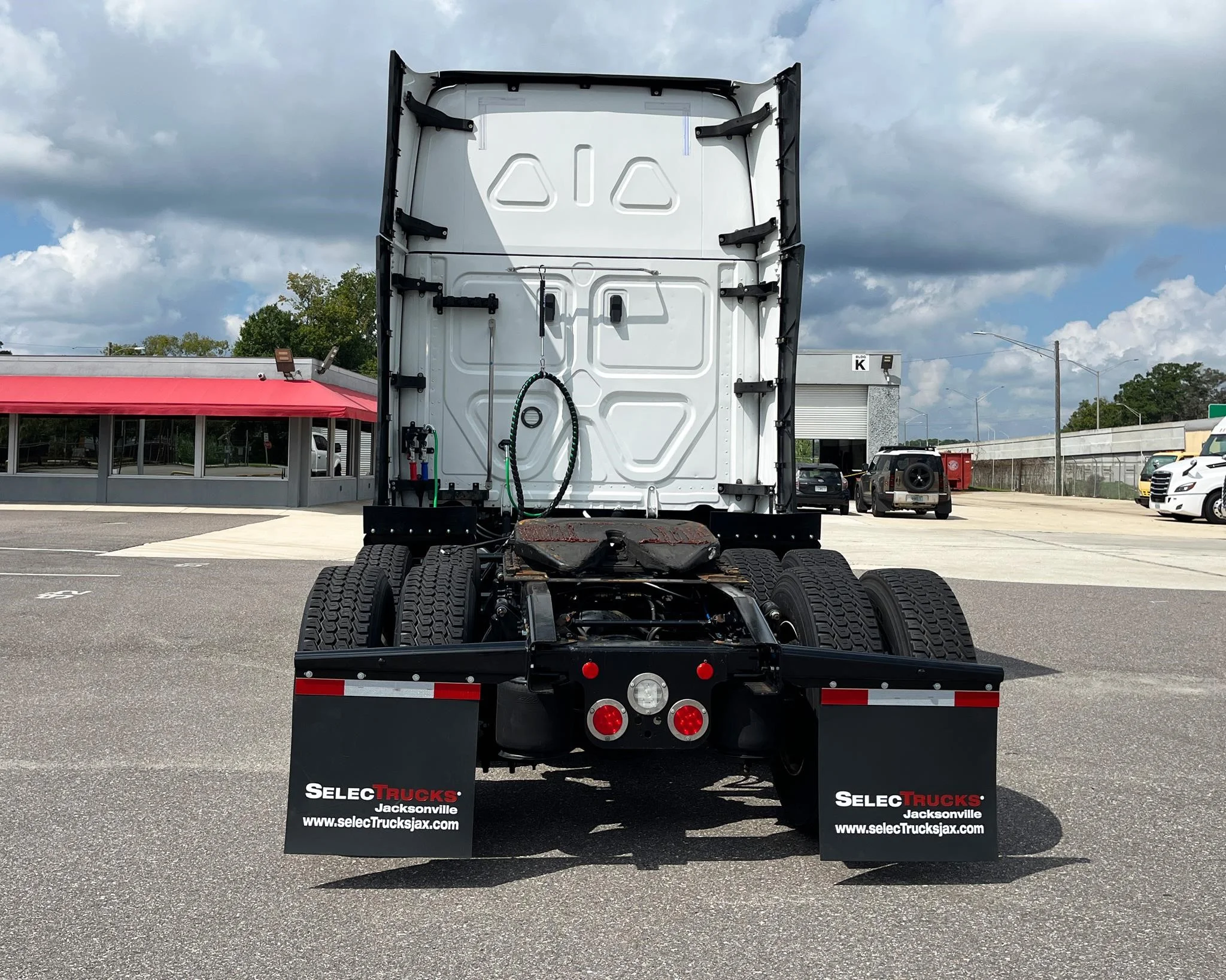 2023 Freightliner Cascadia in Jacksonville, FL — photo 4