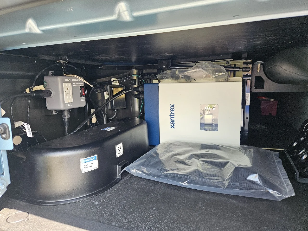2025 Volvo VNL 860 in Gary, IN — photo 18